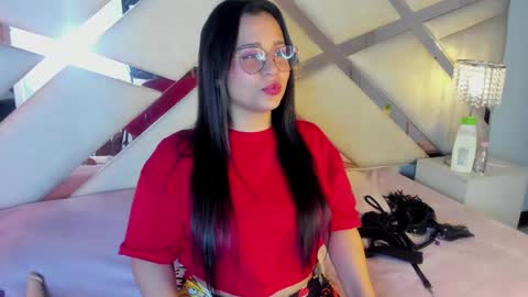 Snapshot of _carolinee_sweet chatting on 12-29-24, 02:38 Caroline Sweet online show from 12-29-24, 02:38