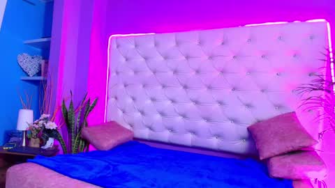 Snapshot of _carolinee_sweet chatting on 01-20-25, 01:39 Caroline Sweet online show from 01-20-25, 01:39