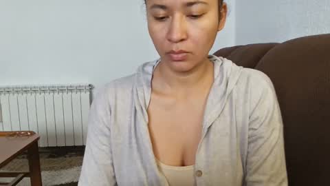 Snapshot of _cattleya1 chatting on 02-20-25, 02:35 cat online show from 02-20-25, 02:35