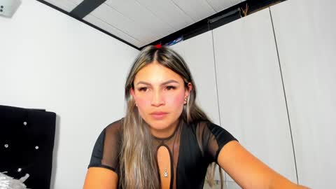 Snapshot of _cereza_ chatting on 12-27-24, 11:10 Bella online show from 12-27-24, 11:10