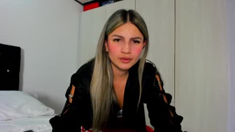 Snapshot of _cereza_ chatting on 12-31-24, 12:21 Bella online show from 12-31-24, 12:21