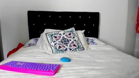 Bella  online show from 02-19-25, 04:12