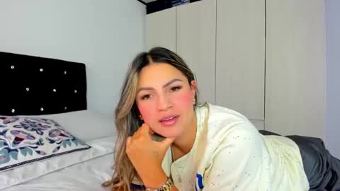 Snapshot of _cereza_ chatting on 02-24-25, 08:14 Bella online show from 02-24-25, 08:14