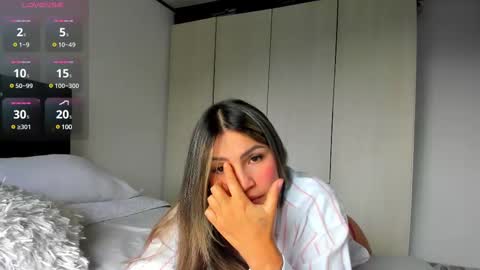 Snapshot of _cereza_ chatting on 03-01-25, 09:04 Bella online show from 03-01-25, 09:04