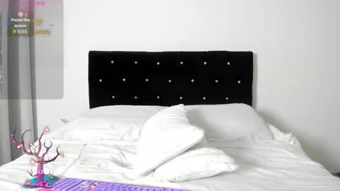 Snapshot of _cereza_ chatting on 10-17-25, 09:17 Bella online show from 10-17-25, 09:17