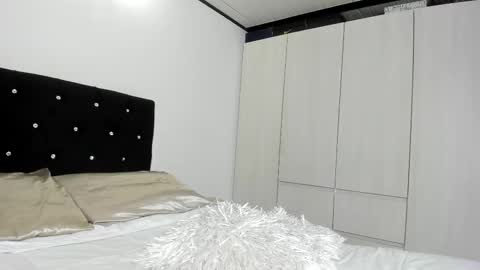 Snapshot of _cereza_ chatting on 11-27-25, 10:12 Bella online show from 11-27-25, 10:12