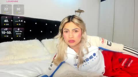 Snapshot of _cereza_ chatting on 05-04-26, 02:40 Bella online show from 05-04-26, 02:40