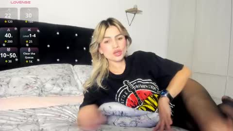 Snapshot of _cereza_ chatting on 06-03-26, 09:20 Bella online show from 06-03-26, 09:20
