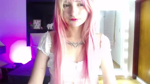 Snapshot of _charlotte_collins_ chatting on 06-23-26, 04:16 _charlotte_collins_ online show from 06-23-26, 04:16