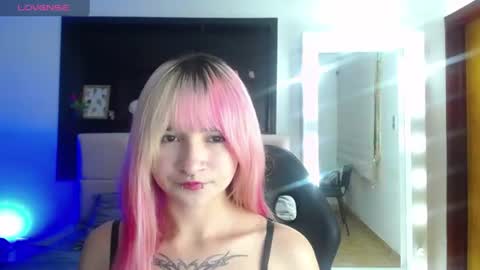 Snapshot of _charlotte_collins_ chatting on 06-26-26, 04:11 _charlotte_collins_ online show from 06-26-26, 04:11