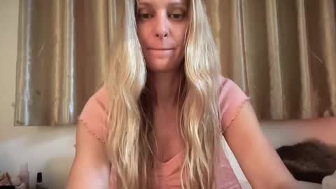 Chelsea xo online show from 12-18-25, 08:15