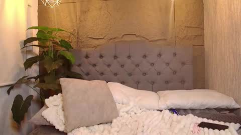 Snapshot of _coraliinee_ chatting on 02-20-26, 06:37 Coraline online show from 02-20-26, 06:37