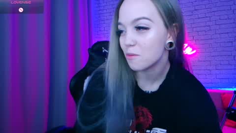 Nica online show from 02-08-25, 01:11