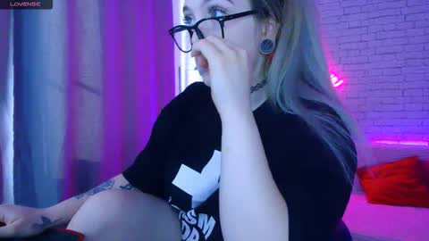 Nica online show from 10-25-25, 05:37