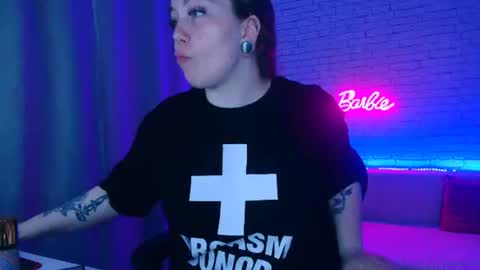 Snapshot of _crazybee_ chatting on 06-28-26, 03:01 Nica online show from 06-28-26, 03:01