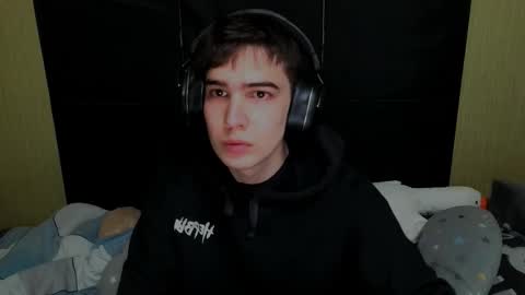 Snapshot of _crise_next_door_ chatting on 02-20-26, 12:05 _crise_next_door_ online show from 02-20-26, 12:05