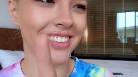 DemiDee online show from 10-25-25, 08:22