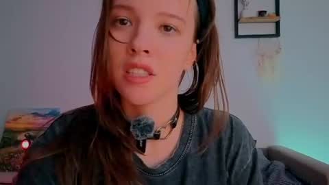 Snapshot of _demi_dee_ chatting on 06-23-26, 08:40 DemiDee online show from 06-23-26, 08:40