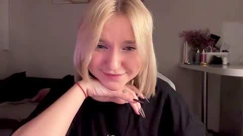 Snapshot of _dewpoint_ chatting on 11-08-25, 04:29 Ri online show from 11-08-25, 04:29