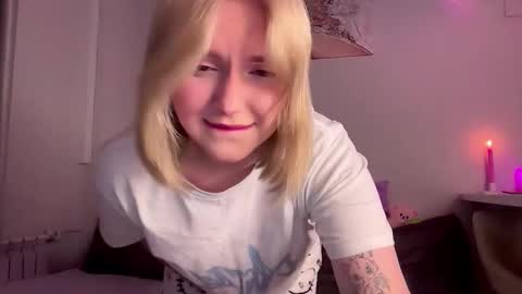 Snapshot of _dewpoint_ chatting on 12-22-25, 05:54 Ri online show from 12-22-25, 05:54