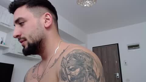 Snapshot of _dylangreen chatting on 01-18-25, 08:41 Dylan online show from 01-18-25, 08:41