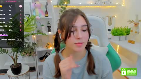 Lizzy  online show from 01-29-25, 01:48