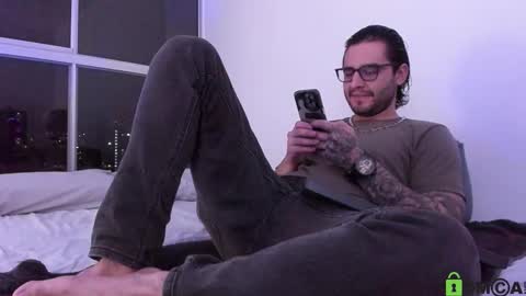  -         online show from 10-12-25, 11:15