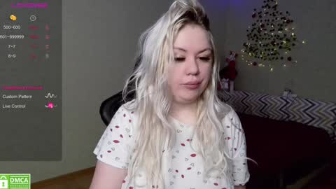 chloue and Gretta online show from 12-23-24, 06:22