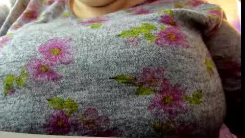 Snapshot of _emily_rosee_ chatting on 10-29-25, 11:23 Emily online show from 10-29-25, 11:23