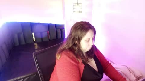Snapshot of _emily_rosee_ chatting on 11-18-25, 11:14 Emily online show from 11-18-25, 11:14