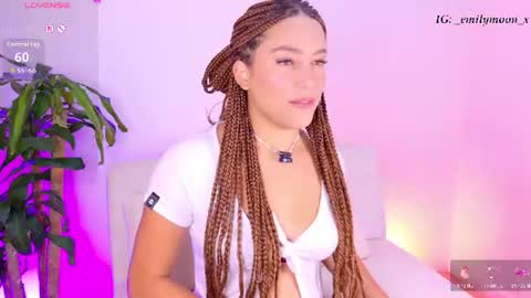 Snapshot of _emilymoon_x chatting on 07-11-26, 01:19 Emi online show from 07-11-26, 01:19