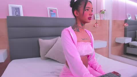 Emma online show from 04-21-26, 01:42