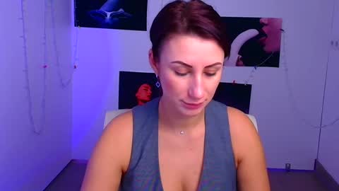 Snapshot of _emma_lay chatting on 12-12-24, 04:21 Emma online show from 12-12-24, 04:21