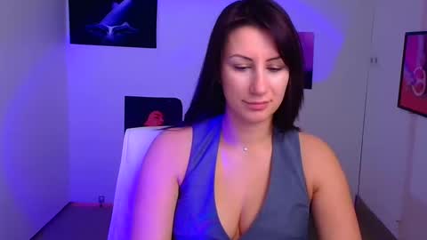 Snapshot of _emma_lay chatting on 02-03-25, 04:10 Emma online show from 02-03-25, 04:10