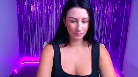 Snapshot of _emma_lay chatting on 09-15-25, 11:54 Emma online show from 09-15-25, 11:54