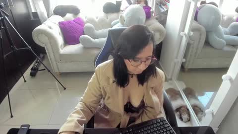 Snapshot of _emma_loyd_ chatting on 12-17-24, 03:06 Emma online show from 12-17-24, 03:06