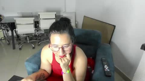 Snapshot of _emma_loyd_ chatting on 12-29-24, 01:24 Emma online show from 12-29-24, 01:24