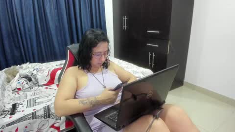 Snapshot of _emma_loyd_ chatting on 01-18-25, 03:20 Emma online show from 01-18-25, 03:20