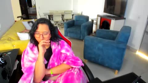 Snapshot of _emma_loyd_ chatting on 01-28-25, 08:47 Emma online show from 01-28-25, 08:47