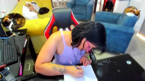 Snapshot of _emma_loyd_ chatting on 02-03-25, 08:35 Emma online show from 02-03-25, 08:35