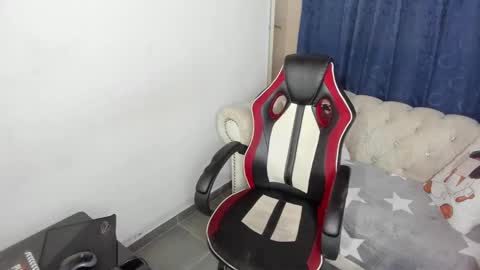 Snapshot of _emma_loyd_ chatting on 09-29-25, 10:58 Emma online show from 09-29-25, 10:58