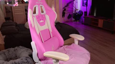 Snapshot of _enternity_ chatting on 09-11-25, 03:50 Mia online show from 09-11-25, 03:50