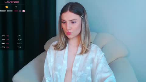 _esmeraldiyaa_ online show from 01-06-25, 07:35