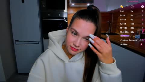 Snapshot of _eva_lee chatting on 12-13-24, 05:21 Alice online show from 12-13-24, 05:21