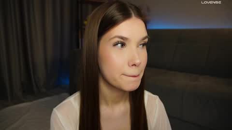 Snapshot of _eva_lee chatting on 02-27-25, 06:42 Alice online show from 02-27-25, 06:42