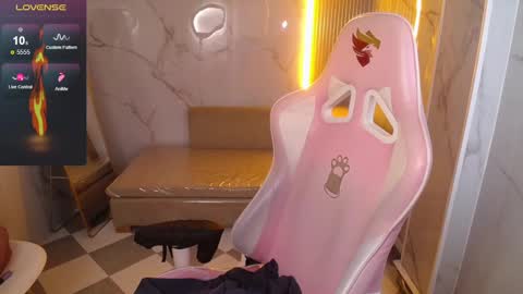 Snapshot of _evoni_b chatting on 10-09-25, 12:58 evoni online show from 10-09-25, 12:58