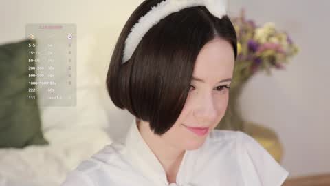 Snapshot of _female_essence_ chatting on 12-23-24, 02:35 Essie online show from 12-23-24, 02:35