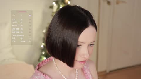 Snapshot of _female_essence_ chatting on 01-03-25, 10:29 Essie online show from 01-03-25, 10:29