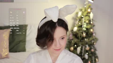 Snapshot of _female_essence_ chatting on 01-12-25, 12:39 Essie online show from 01-12-25, 12:39