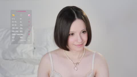 Snapshot of _female_essence_ chatting on 02-06-25, 11:54 Essie online show from 02-06-25, 11:54